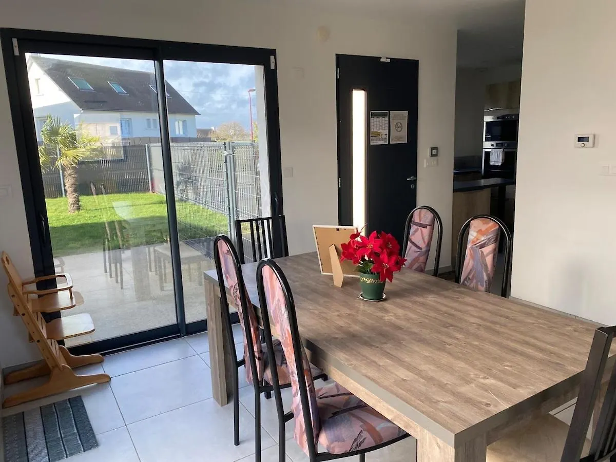 Holiday home Maison Lumineuse Proche Mer Langueux